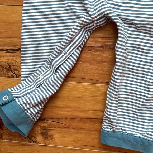 Smocked by Laya and Linc. Boys short sleeve romper with button bottom. Size 18M - Picture 3 of 4